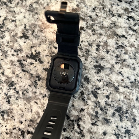 Apple Watch SE (2nd Generation) 40 mm in Midnight - Picture 3 of 3
